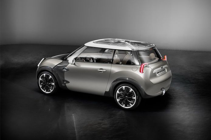 Mini stoft de Rocketman Concept af en brengt binnenkort een compactere, volledig elektrische stadsauto