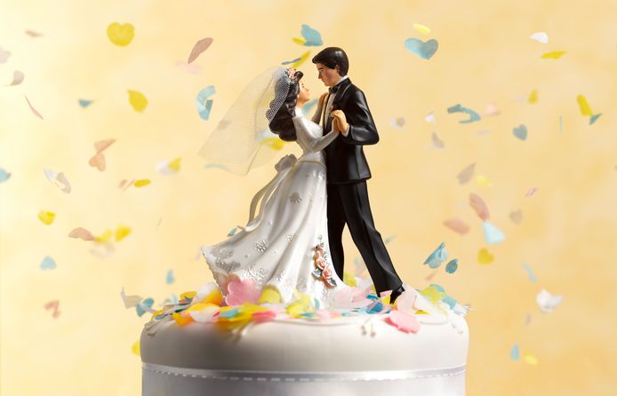 Gemiddeld rekenen gemeenten bijna 500 euro voor een doordeweekse bruiloft.