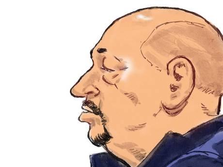 Martien R. hoort strafeis van 16 jaar, maar loopt lachend de rechtszaal uit 