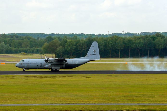 Een Hercules C-130 Lockheed maakte een voorzorgslanding in Eindhoven.