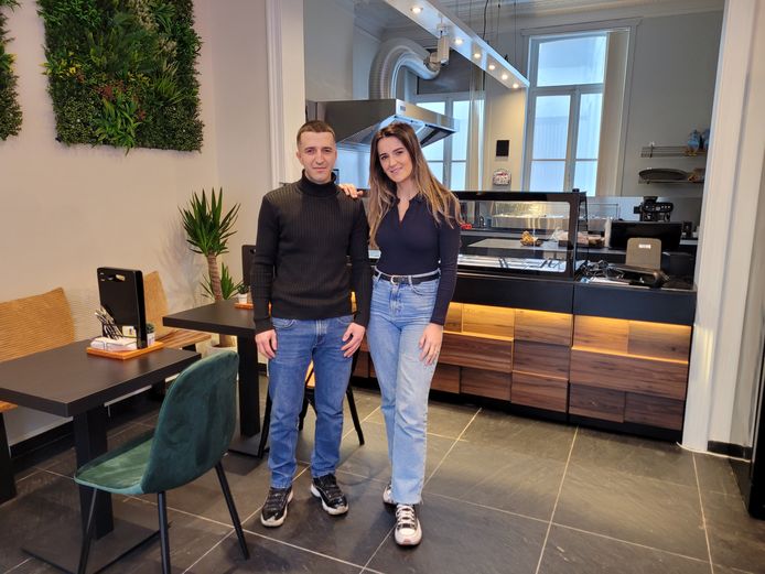 Broer en zus openen samen Xoni Streetfood in Kortrijkstraat: “Focus op ...
