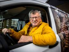 
Chauffeur Joop is bijna 80 maar stopt niet met werken: ‘Ik moet wel beter uitkijken voor flitspalen, ze vonden vier prenten wat veel’