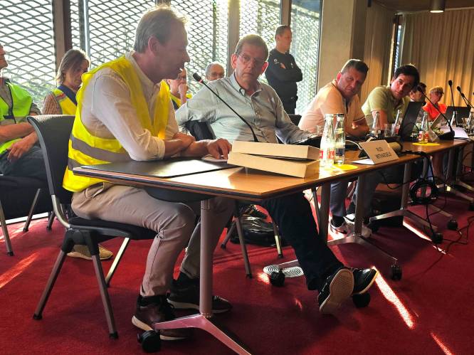 Bewoner Oude Kasteellaan neemt het woord tijdens gemeenteraad: “Trajectcontrole kwam er zonder onderzoek. Duw op de pauzeknop”