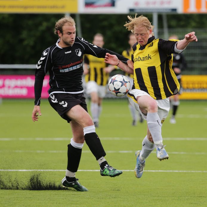 Wouter Plegt in actie tegen Zenderen Vooruit