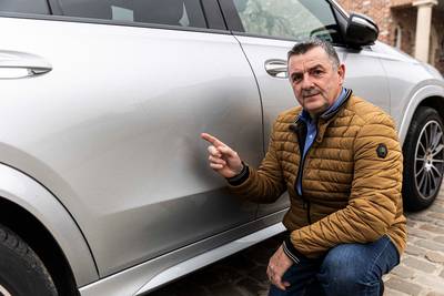 “Zo iemand verdient gewoon een pak slaag”: auto oud-burgemeester Werner Raskin alweer bekrast
