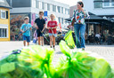 Schoonmaakactie in het centrum van Etten-Leur in het kader van World Cleanup Day.