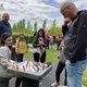 Publieke schaaktafels zijn in opmars: kinderen, amateurs en schaakprofs leren er hun tegenstander respecteren