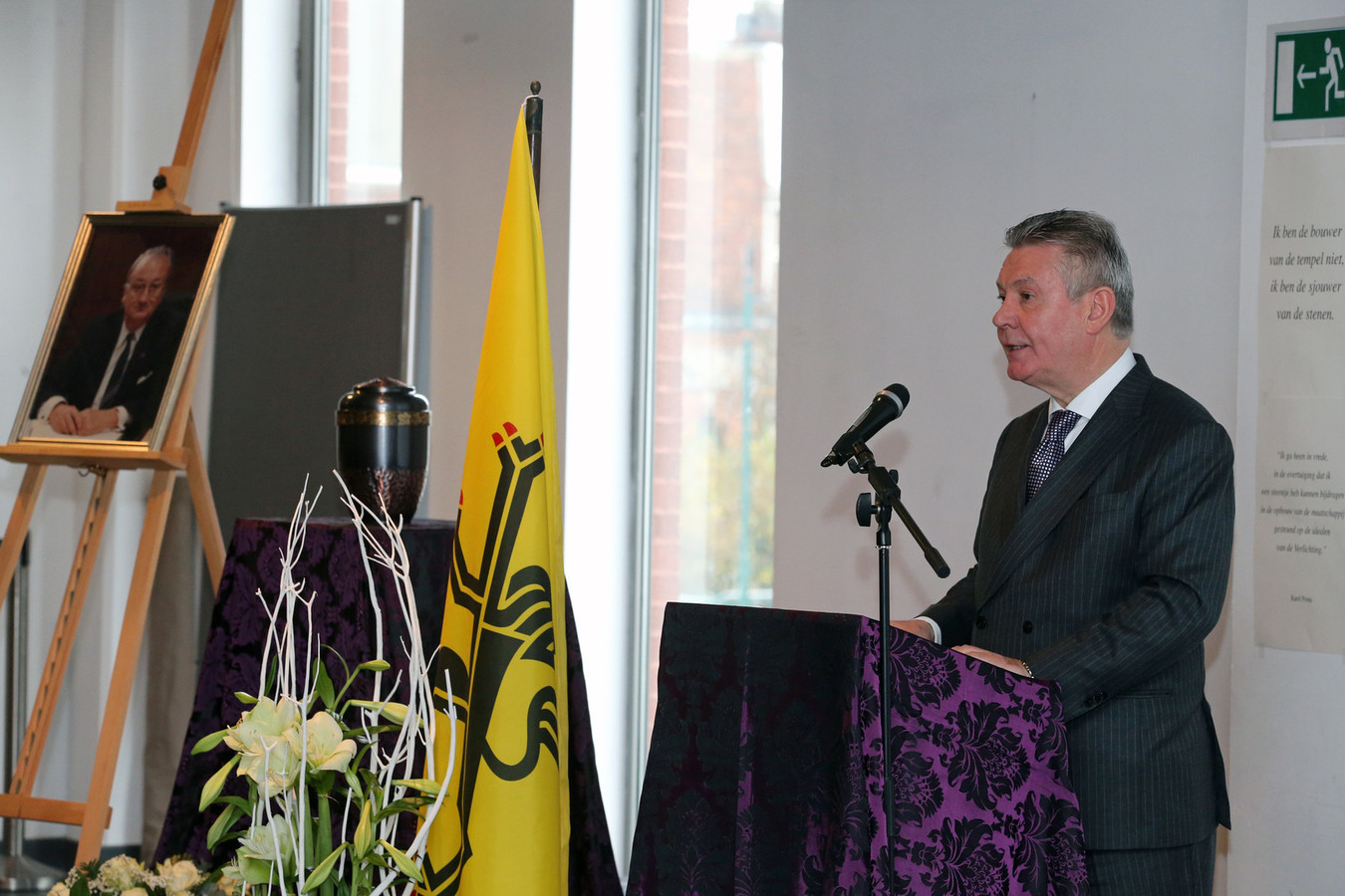 Afscheid van Karel Poma in 'zijn' Beerschotstadion Foto hln.be
