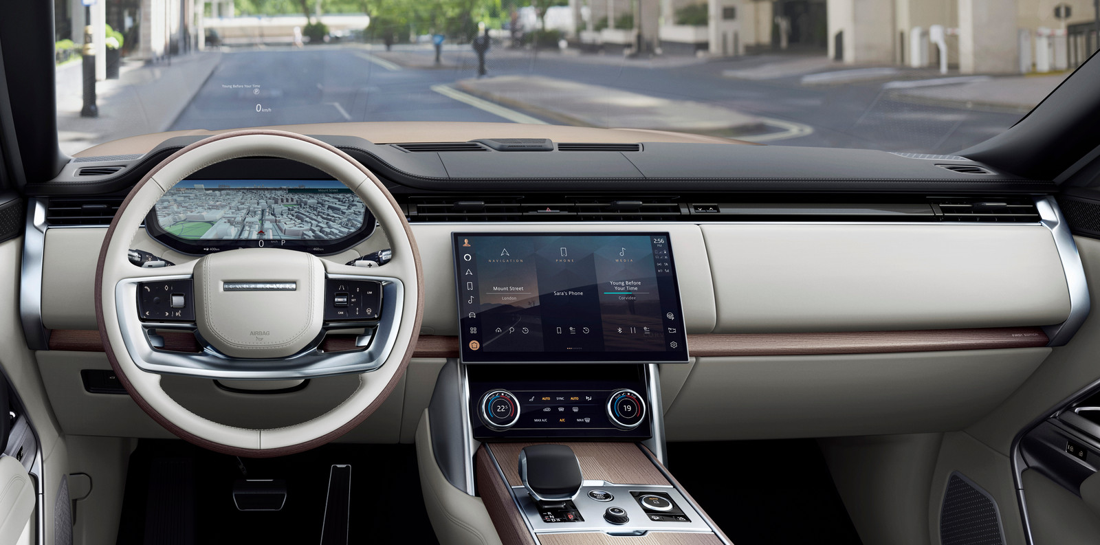 Geen overdreven grote schermen in de nieuwe Range Rover. De met spraak gestuurde Amazon Alexa zit standaard ingebouwd