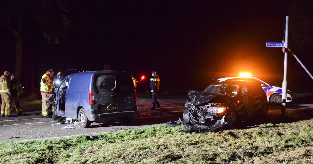 Twee gewonden bij zware aanrijding in Doetinchem.
