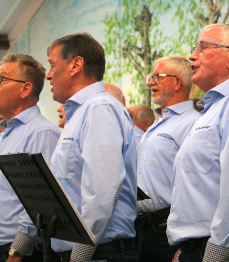 Berkelzangers en seniorenorkest De Achterhoek vieren verjaardag ‘Met mekare’ in Borculo