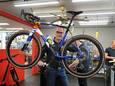 Eigenaar Marco Kristalijn van Jan de Jonge Fietsen riep zijn winkel in Zierikzee voor één avond uit tot sleutelcafé en trok zo een aantal potentiële nieuwe monteurs aan.