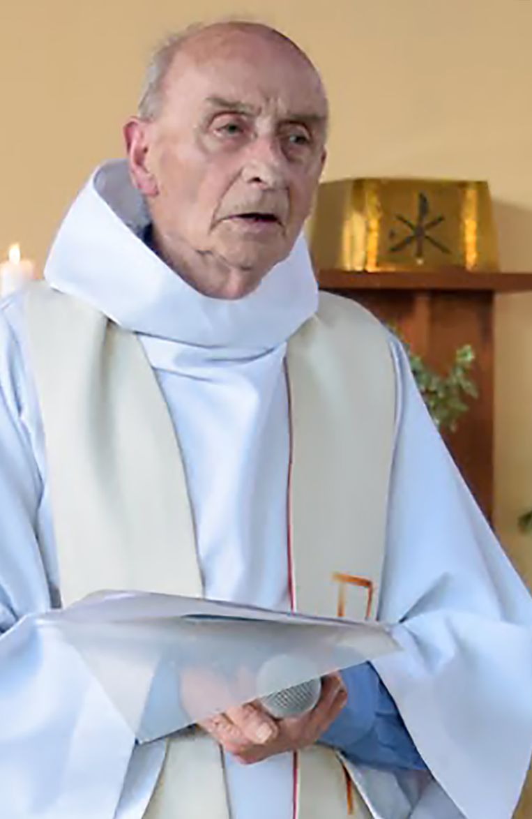 Priester Jacques Hamel werd vanochtend in zijn eigen kerk in het Normandische plaatsje Saint-Etienne-du-Rouvray bij Rouen vermoord door twee IS-aanhangers. Beeld AFP