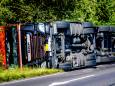 Afrit bij Bergen op Zoom helemaal dicht vanwege gekantelde vrachtwagen op de A4