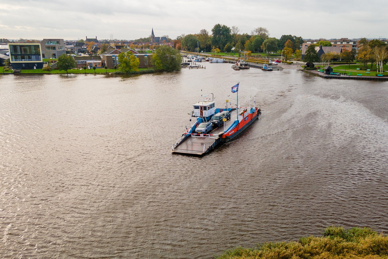 De pont in Genemuiden moet vaker ‘heen en weer’ (en er zijn meer wensen