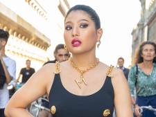 La fille du roi de Thaïlande attire l'attention avec une “robe à tétons” à 5.600 euros