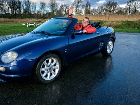 Michael kocht een vieze doorgezakte MG en geeft niets om de winterkou: ‘Al is het vijf graden, ik ga rijden’