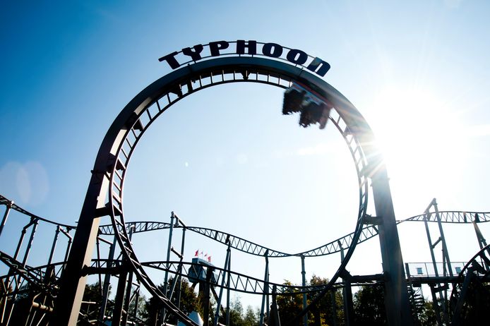 De 'Typhoon' in Bobbejaanland. De stalen achtbaan werd in 2004 geopend.