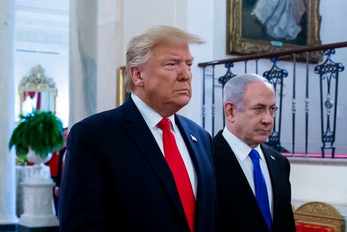 De Amerikaanse president Donald J. Trump (links) en de Israëlische premier Benjamin Netanyahu voor de onthulling van het vredesplan.
