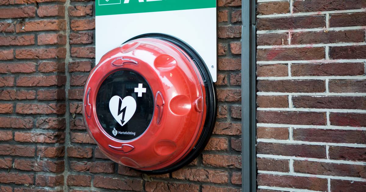 AED moet achter cijferslot na vernielingen: ‘Zo gaat kostbare tijd verloren bij reanimatie'