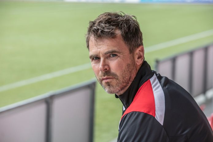 Jong PSV-trainer Dennis Haar in Eindhoven