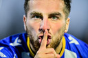 Ozan Kökçü verklaart vinger voor zijn lippen na winnende goal ‘Die was