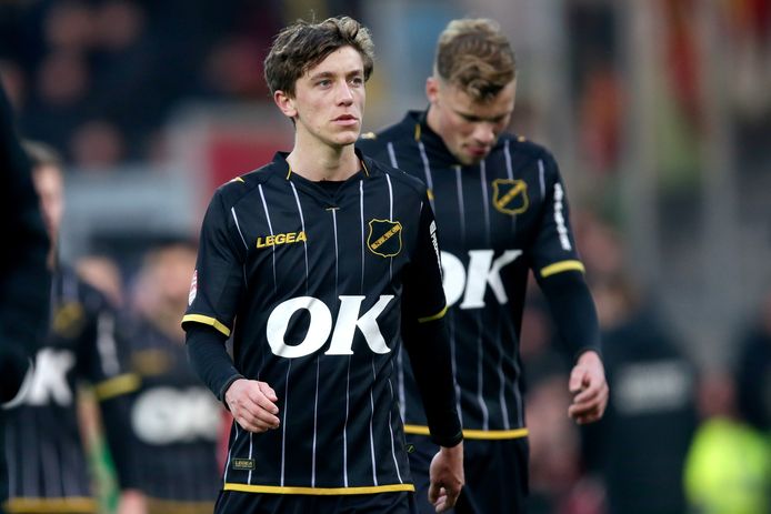 Jordan van der Gaag treurt na de nederlaag in Deventer.