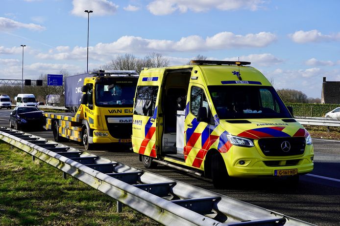 Op de A58 bij Bavel zijn drie auto's met elkaar in botsing gekomen. Eén bestuurder is in de ambulance behandeld.