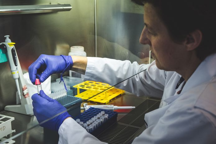 Testen op het coronavirus in het UZ Gent.