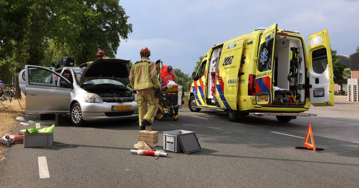 Bestuurster zit bekneld in auto na zware botsing in Oirschot.