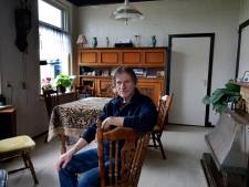 Teus Timmer (67) woont al zijn hele leven in het huis waar zijn opa precies honderd jaar geleden ging wonen
