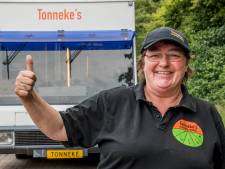 Tonneke rijdt met haar winkel nu ook naar IDFA: docu over Tilburgse die een ‘ellendig verleden’ overwon