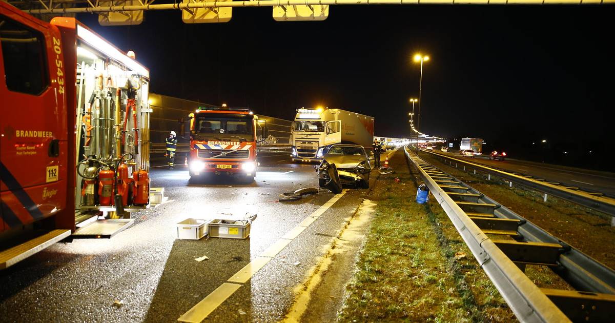 Politie zoekt doorrijder ernstig ongeval op A16 bij Zevenbergen.