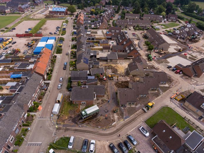 De sanering van asbestwijk 't Gijmink in Goor. Asbestproducent Eternit betaalde er niets aan mee.