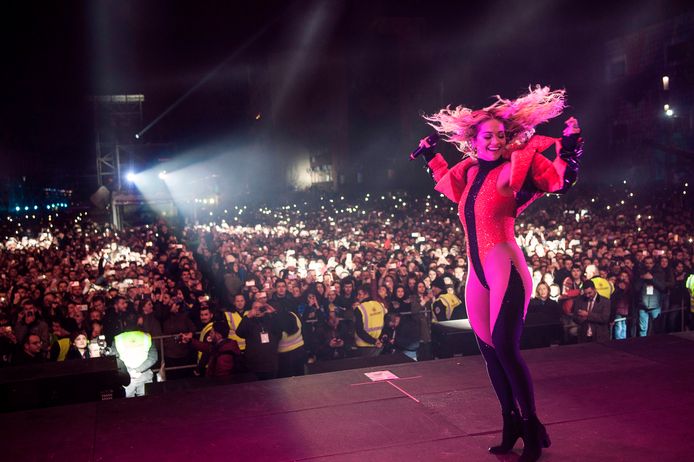 De in Kososvo geboren Britse zangeres Rita Ora trad op tijdens een groot evenement vanwege het 10-jarig bestaan van de onafhankelijke republiek Kosovo in Pristina. Foto Armend Nimani