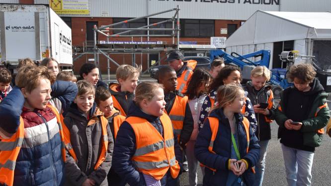 Zesdejaarsleerlingen krijgen rondleiding achter de schermen van E3 Saxo Clasic 