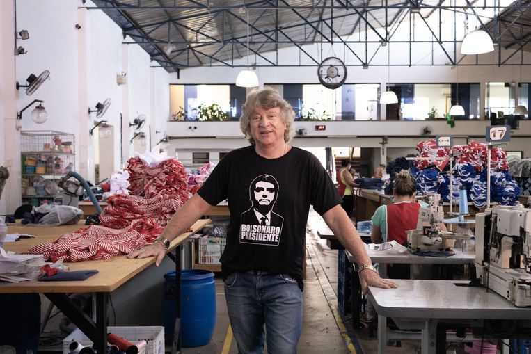 Angelo Bucioloti in zijn kantoor in de fabriek in Saltinho.  Beeld gabriela portilho
