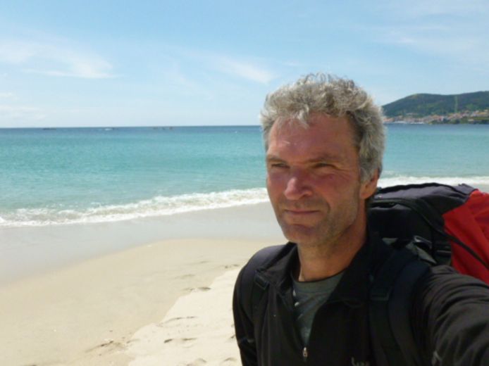 Dirk De Man wandelde al duizenden kilometers en zou eind maart weer naar Santiago de Compostela trekken.