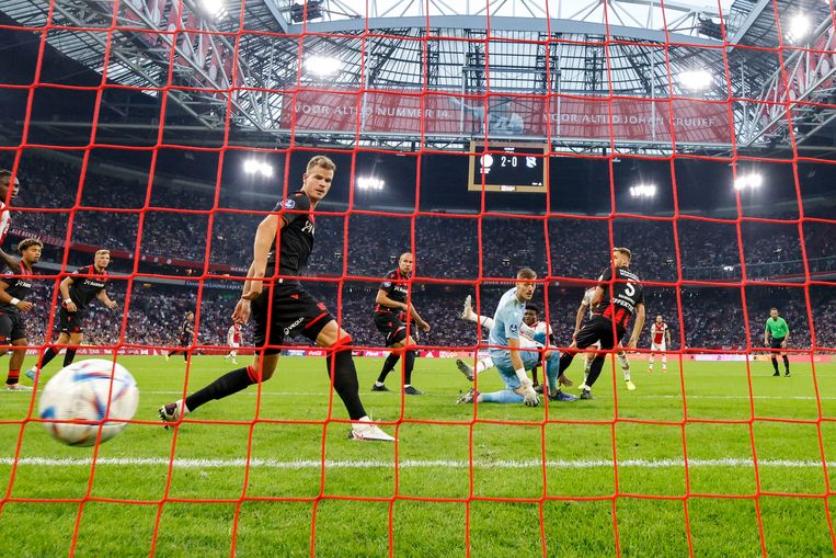 De Friese defensie heeft weer het nakijken: 3-0 door Mohammed Kudus namens Ajax.  Beeld Pro Shots / Toon Dompeling
