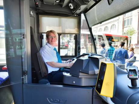 Zelf achter het stuur van een Arriva-bus: ‘Ik wilde al langer met iets groots rijden’