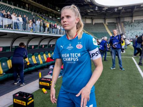 Kika van Es (31) klaar met voetballen: ‘Ik wilde pas stoppen als ik daarbuiten alles op een rijtje had’