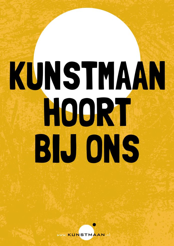 Bij woningen in de buurt hangen posters voor de ramen.