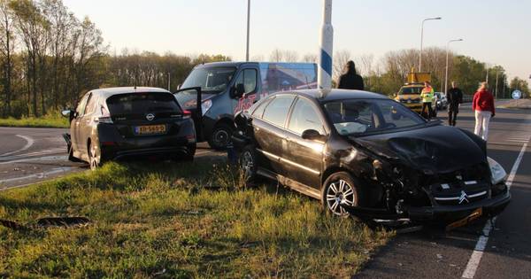 Heftige aanrijding bij Holten zorgt voor files A1 en provinciale weg.