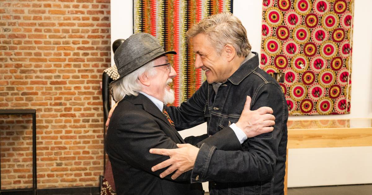 nella foto.  Un caloroso incontro tra musicisti alla presentazione del libro di Jean Plaut |  BV