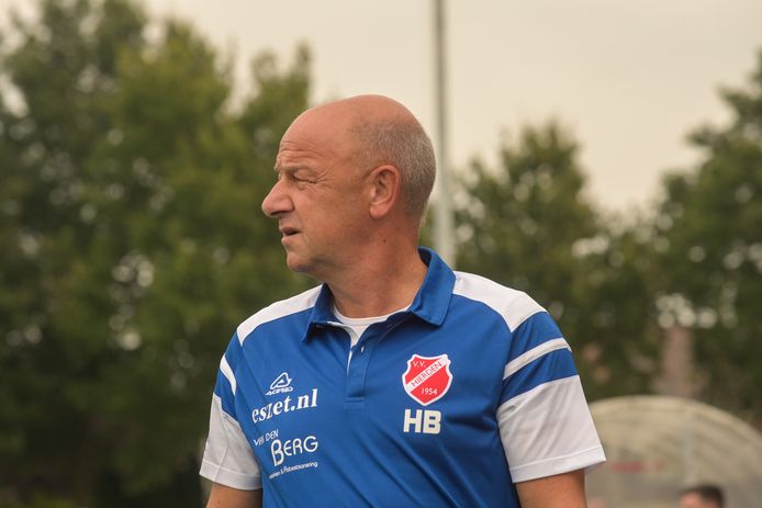 Trainer Henri Brink verlaat VV Hierden per direct.