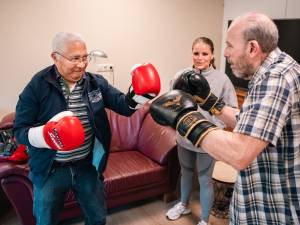 Parkinsonpatiënten delen rake klappen uit in de strijd tegen hun ziekte: ‘Dit wil ik thuis ook wel’