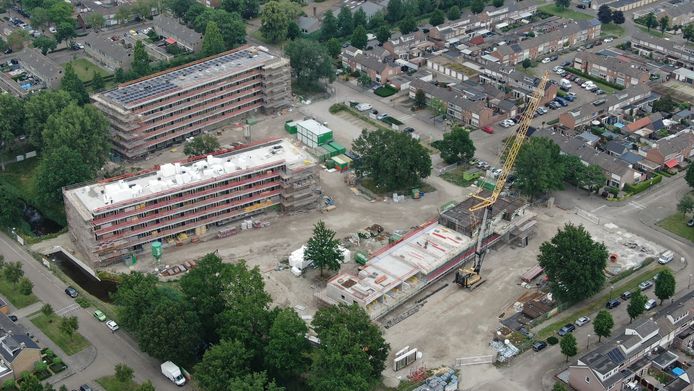 De bouw van de nieuwe Bloemenoordflats vanuit de lucht.