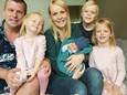 Familie Bellinga met de pasgeboren Lucius.