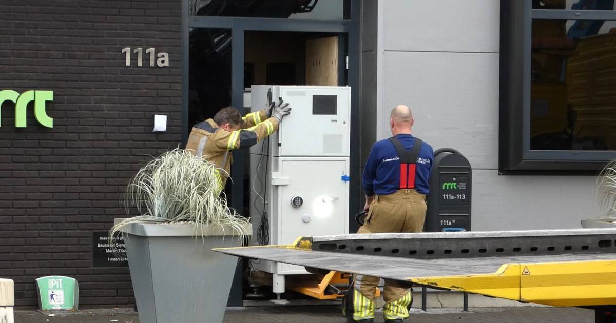 Versleutelde berichten politie naar metaalrecyclingbedrijf in pand uitgebreid doorzocht Enschede | tubantia.nl