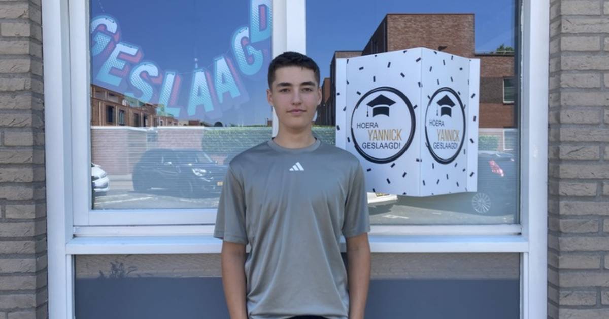 Geslaagden in Velp en Arnhem en wethouder opent sportaccommodatie in Elderveld